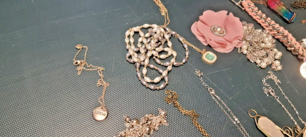 Used Jewlery Lot - Image 8