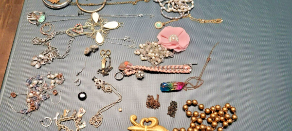 Used Jewlery Lot - Image 3