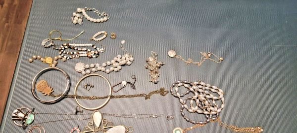 Used Jewlery Lot - Image 4