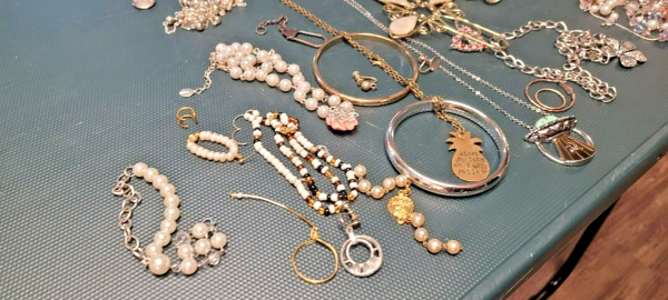 Used Jewlery Lot - Image 5